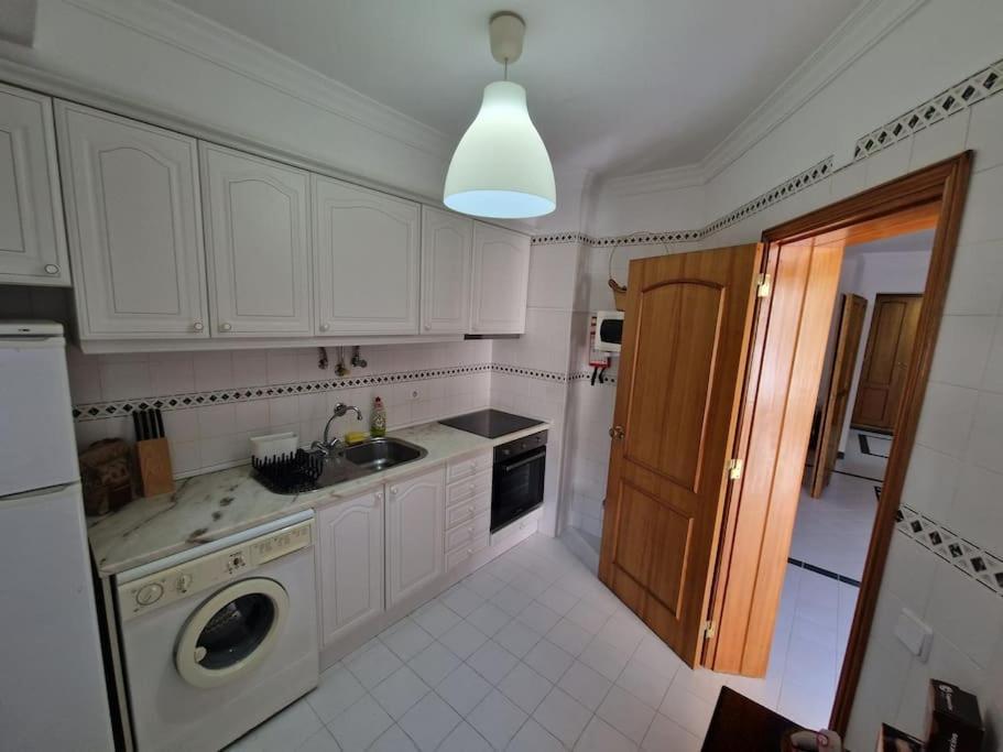 Charming Beachside Apartment- The Perfect Getaway! Albufeira Zewnętrze zdjęcie