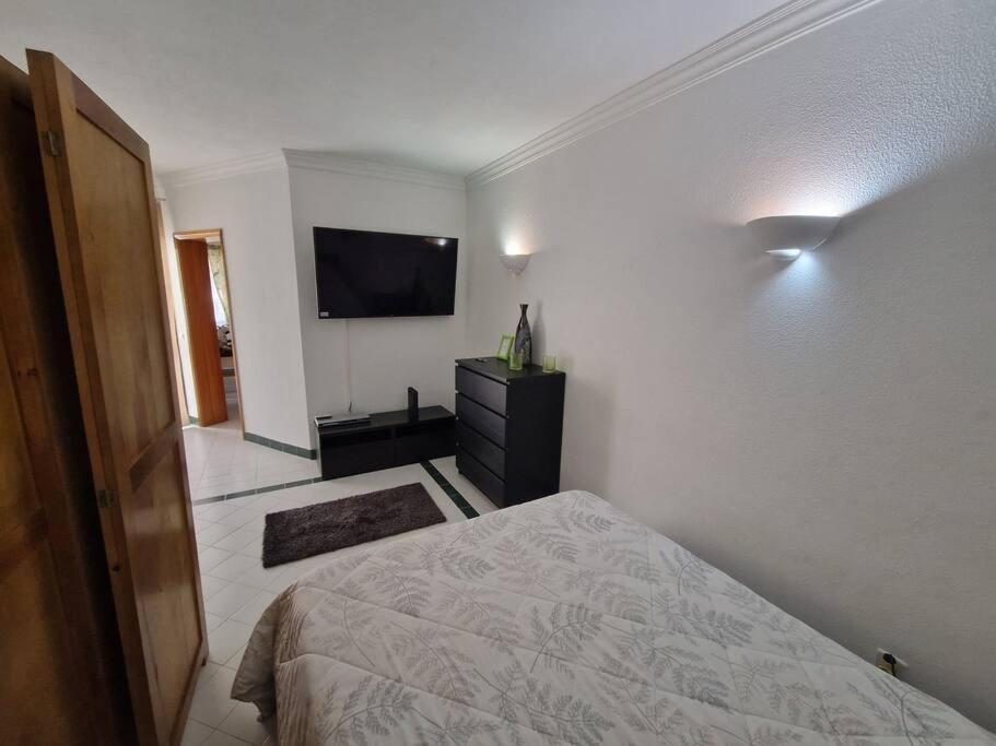 Charming Beachside Apartment- The Perfect Getaway! Albufeira Zewnętrze zdjęcie